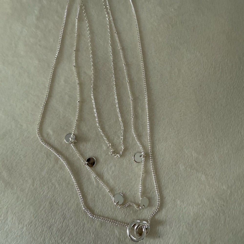 Elegant Silver Necklace with Circular Accents